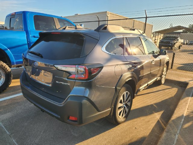 Used 2025 Subaru Outback Premium AWD/4WD image 6