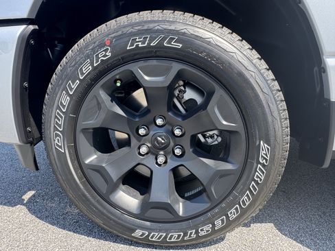 New 2026 RAM 1500 Express AWD/4WD image 12