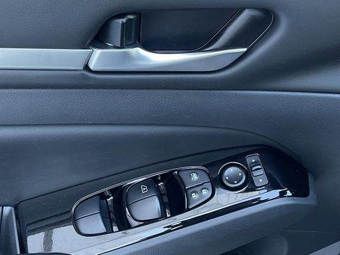 Used 2025 Nissan Altima 2.5 SR image 12