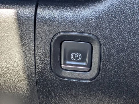 Used 2019 Chevrolet Silverado 1500 Custom w/ Trailering Package image 34