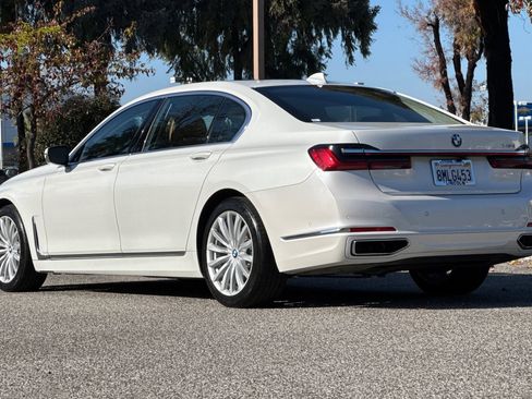Used 2020 BMW 740i w/ Premium Package image 6