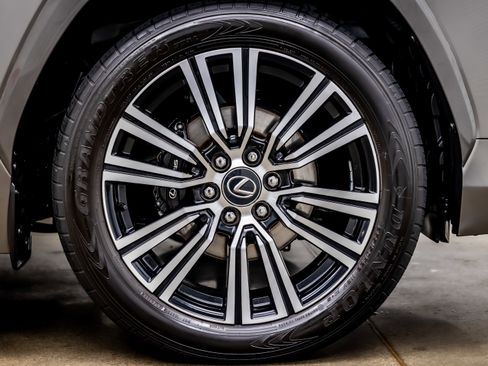 Used 2024 Lexus LX 600 4WD w/ Appearance Package image 35