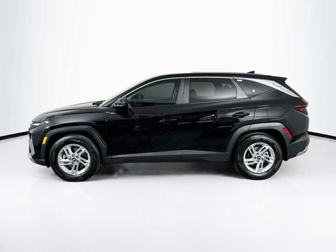 Used 2025 Hyundai Tucson SE image 3