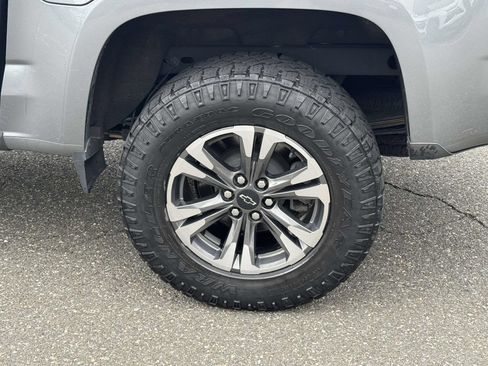 Used 2022 Chevrolet Colorado Z71 AWD/4WD image 9