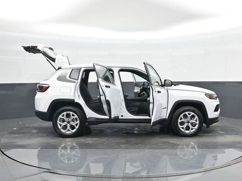 Used 2025 Jeep Compass Sport w/ Mopar Graphics Package AWD/4WD image 46
