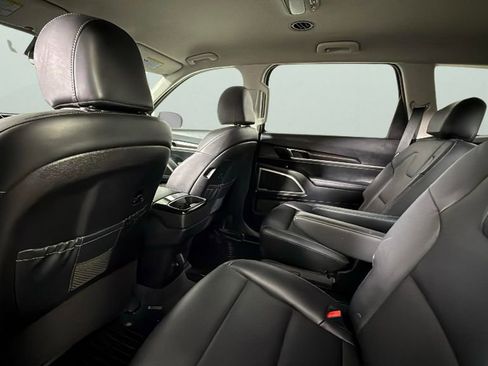 Used 2024 Kia Telluride S image 27