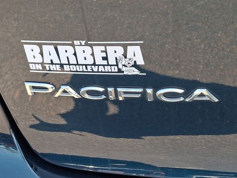 Used 2023 Chrysler Pacifica Touring-L FWD image 30