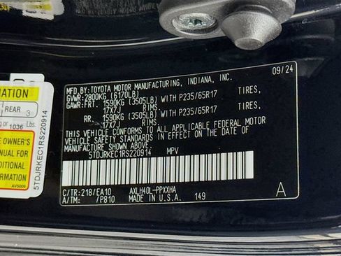 Used 2024 Toyota Sienna XLE w/ XLE Plus Package FWD image 32