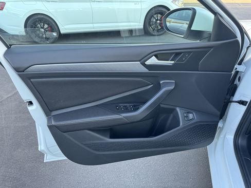 Used 2024 Volkswagen Jetta SE w/ Panoramic Sunroof Package image 14