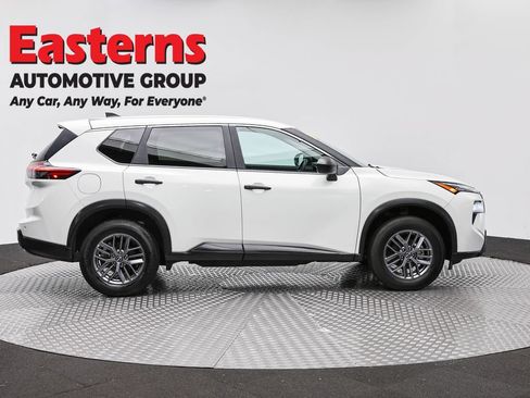 Used 2024 Nissan Rogue S AWD/4WD image 4