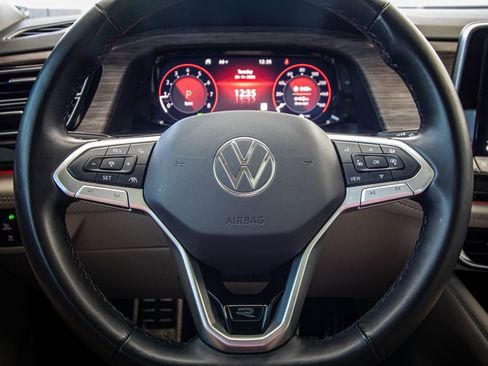 Used 2025 Volkswagen Atlas SEL Premium R-Line image 39