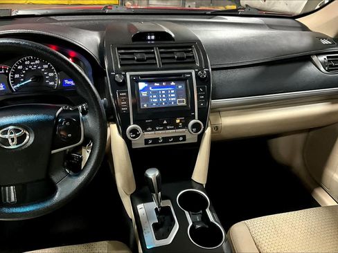 Used 2013 Toyota Camry LE image 6