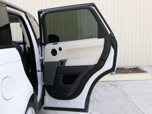 Used 2017 Land Rover Range Rover Sport HSE image 52