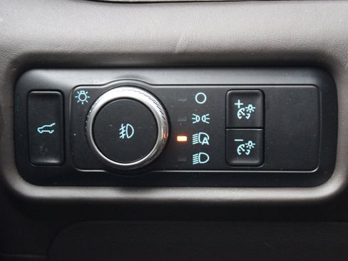 Used 2020 Ford Explorer Platinum w/ Premium Technology Package image 17