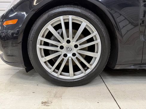 Used 2018 Porsche Panamera 4 image 8