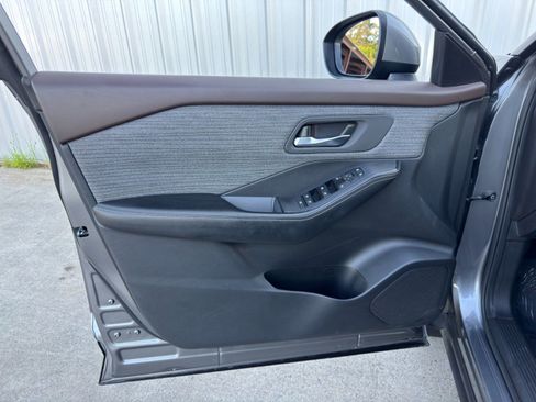 Used 2023 Nissan Rogue SV image 34