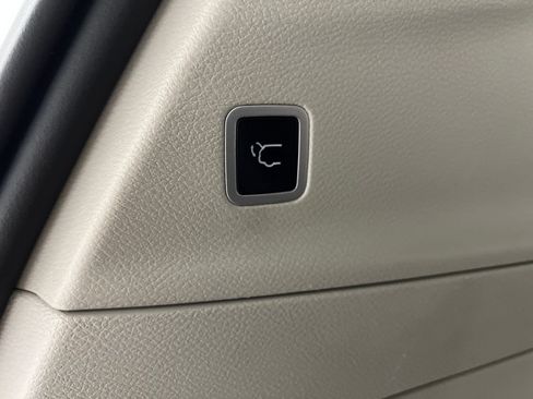 Used 2024 Chrysler Pacifica Limited FWD image 50