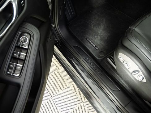 New 2026 Porsche Macan AWD/4WD image 8
