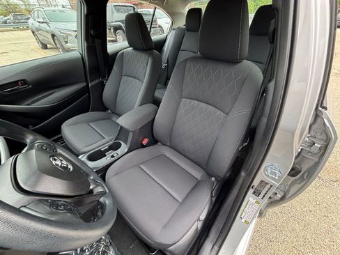 Used 2025 Toyota Corolla LE FWD image 34