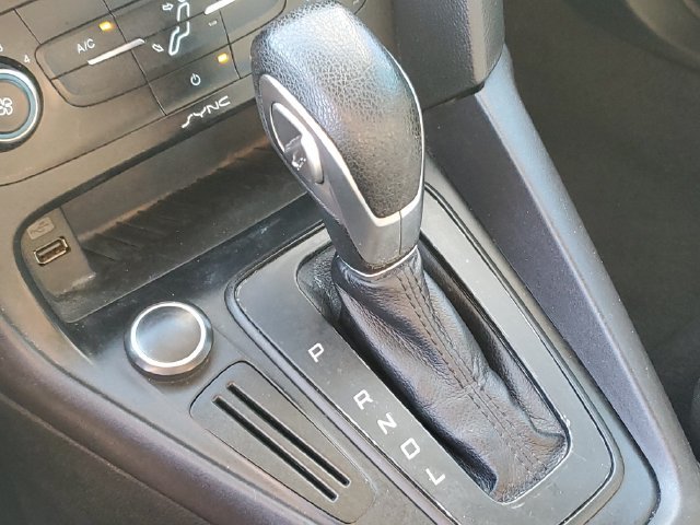 Used 2017 Ford Focus SE FWD image 28