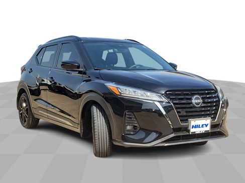 Used 2022 Nissan Kicks SR w/ Interior Electronics Package FWD image 2