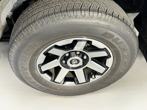 Used 2022 Toyota 4Runner TRD Off-Road Premium AWD/4WD image 31