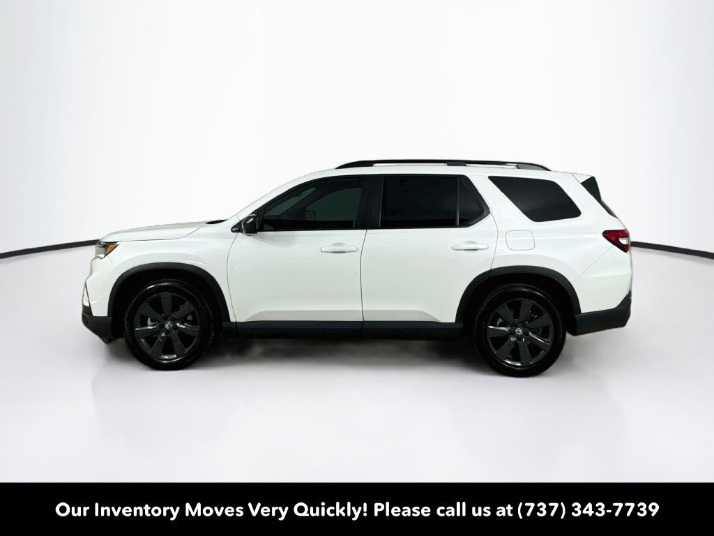 Used 2025 Honda Pilot Sport image 4