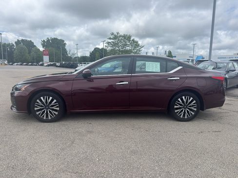 Certified 2024 Nissan Altima 2.5 SV w/ SV Premium Package FWD image 6