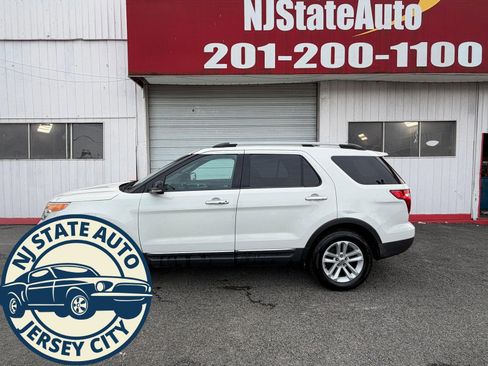 Used 2011 Ford Explorer XLT w/ 202A Rapid Spec Order Code AWD/4WD image 2