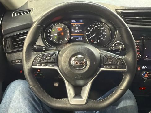 Used 2019 Nissan Rogue SV FWD image 10