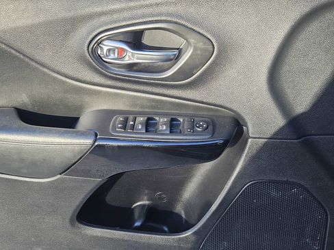 Used 2020 Jeep Cherokee Latitude Plus image 21