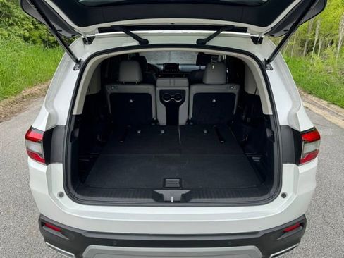 Used 2024 Honda Pilot Touring image 6