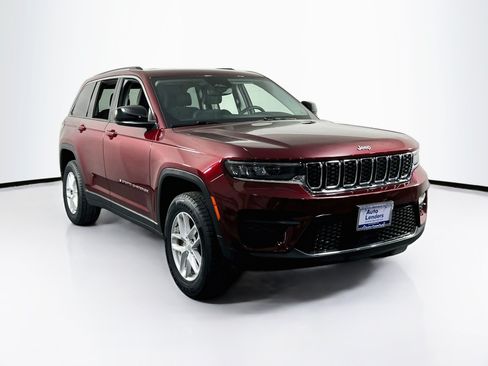 Used 2023 Jeep Grand Cherokee Laredo AWD/4WD image 3