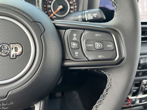 New 2025 Jeep Gladiator Mojave w/ Convenience Group image 11