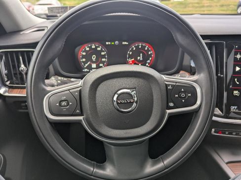 Used 2022 Volvo S60 B5 Inscription image 17