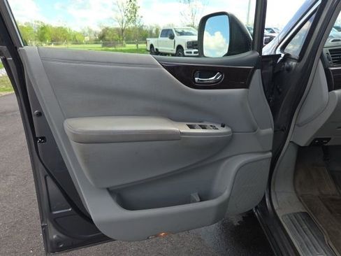 Used 2014 Nissan Quest S image 19