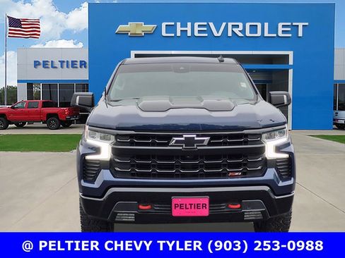 Used 2023 Chevrolet Silverado 1500 LT Trail Boss w/ LT Trail Boss Premium Package AWD/4WD image 2