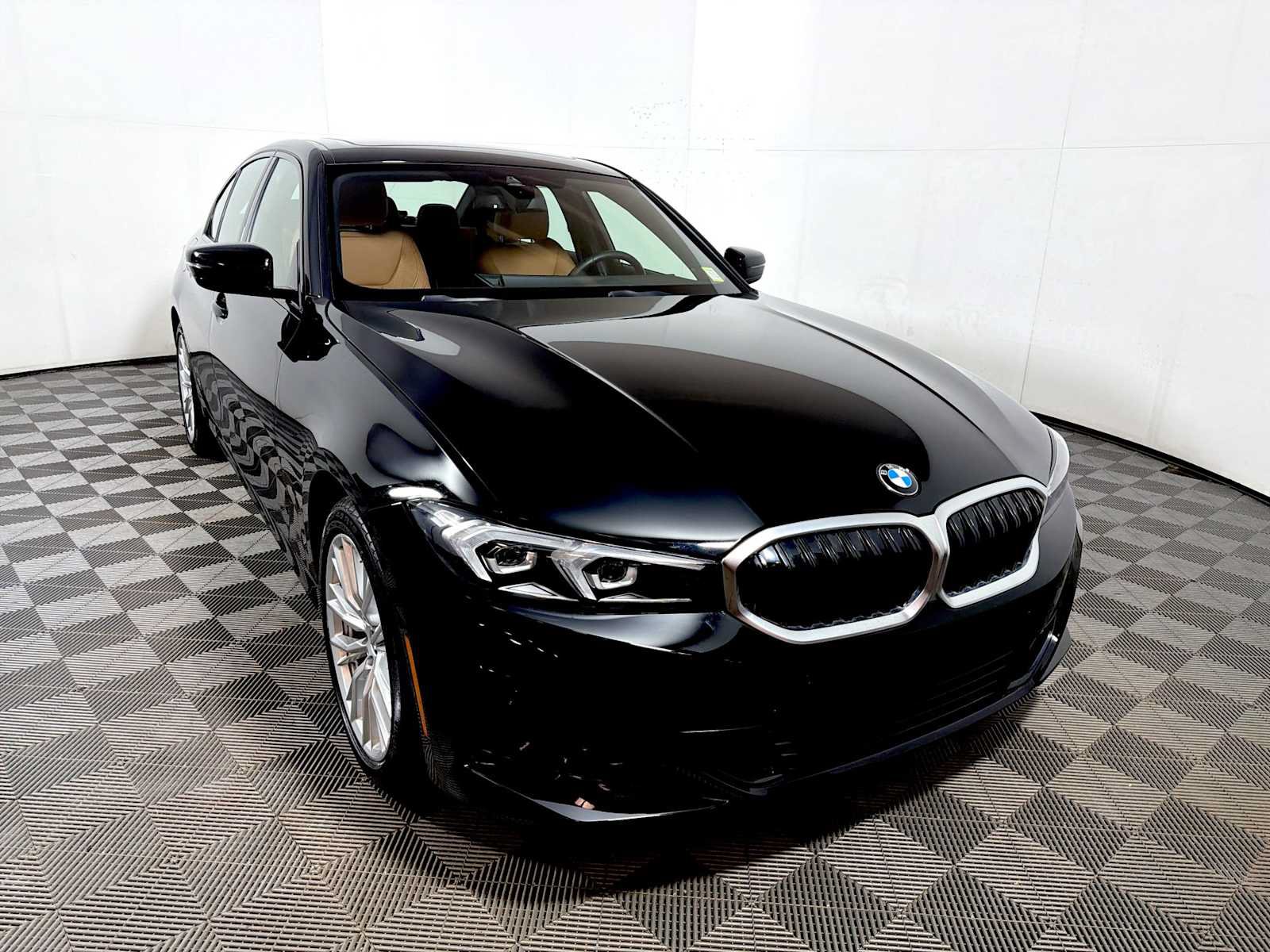 Used 2023 BMW 330i xDrive Sedan w/ Driving Assistance Package AWD/4WD image 2