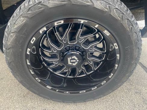 Used 2017 Chevrolet Silverado 1500 High Country AWD/4WD image 9