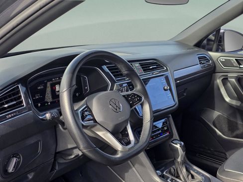 Used 2022 Volkswagen Tiguan SEL R-Line image 10