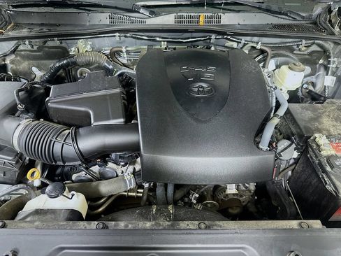 Used 2021 Toyota Tacoma SR5 RWD image 9