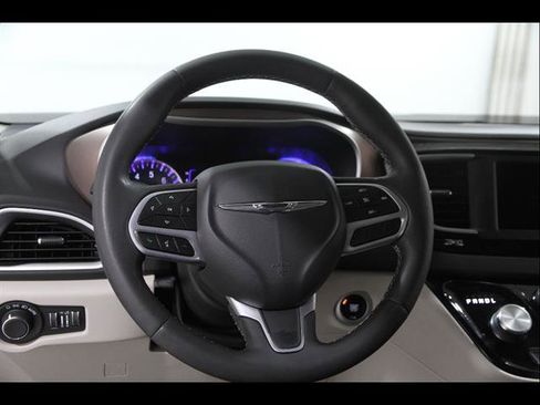 Used 2023 Chrysler Voyager LX FWD image 7