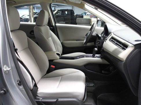 Used 2017 Honda HR-V LX image 19