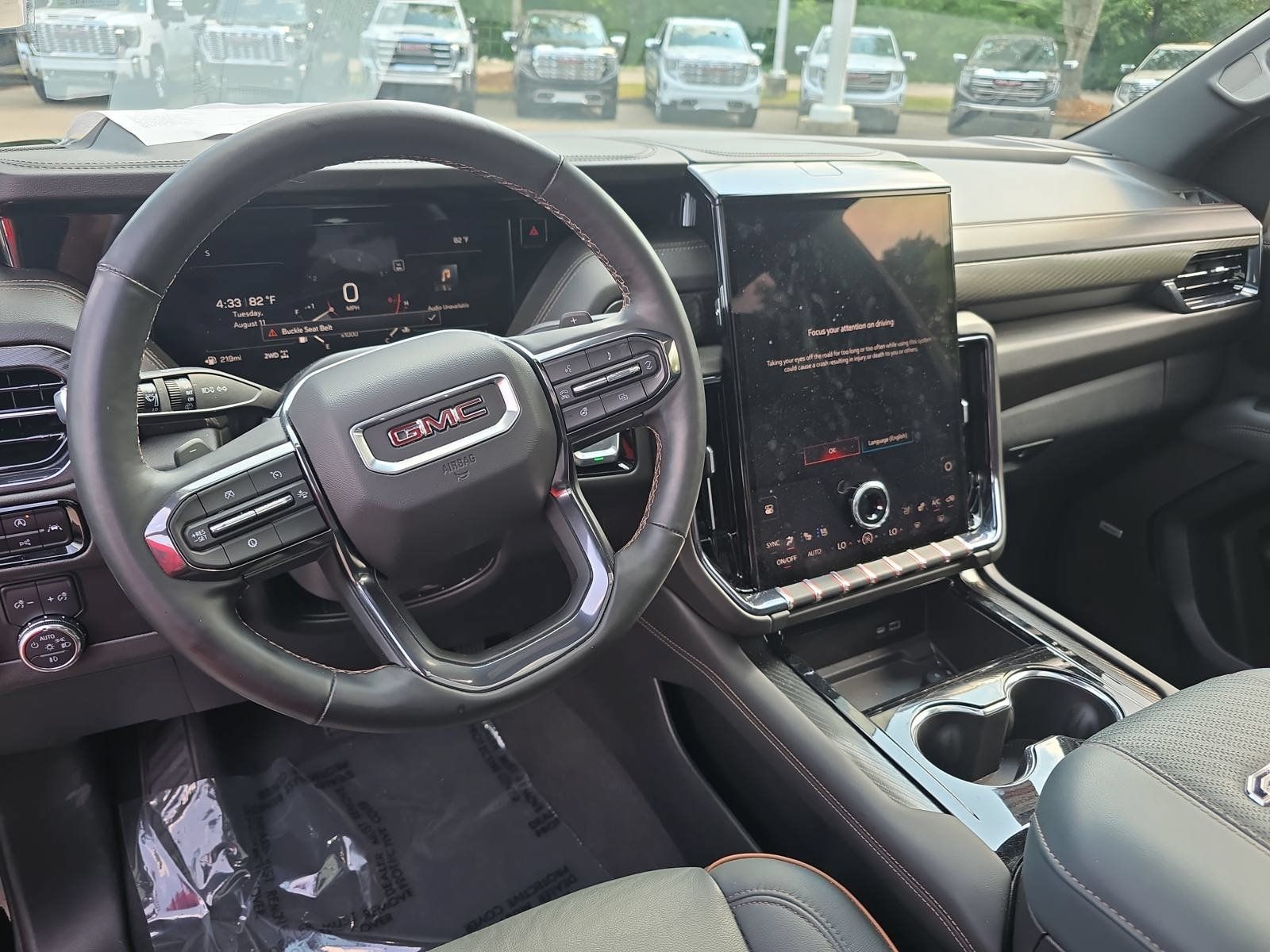Used 2025 GMC Yukon AT4 w/ AT4 Premium Package AWD/4WD image 17