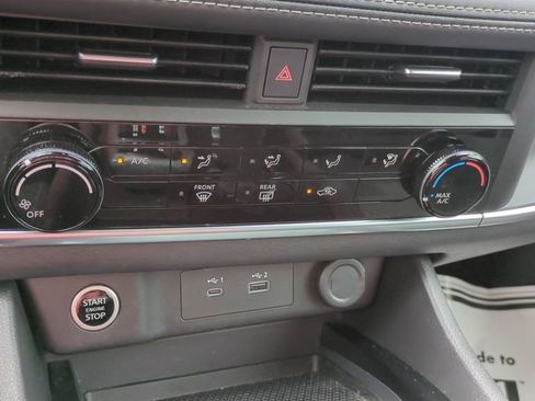 Used 2023 Nissan Rogue S AWD/4WD image 18