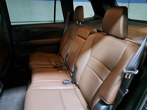 Certified 2025 Honda Passport EX-L image 12