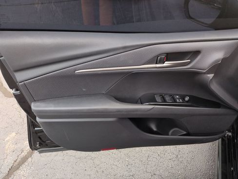 Used 2025 Toyota Camry SE FWD image 10