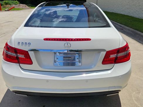 Used 2010 Mercedes-Benz E 550 Coupe image 9
