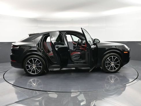 Certified 2024 Porsche Cayenne Coupe image 35