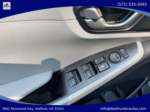 Used 2020 Hyundai Ioniq SE FWD image 17